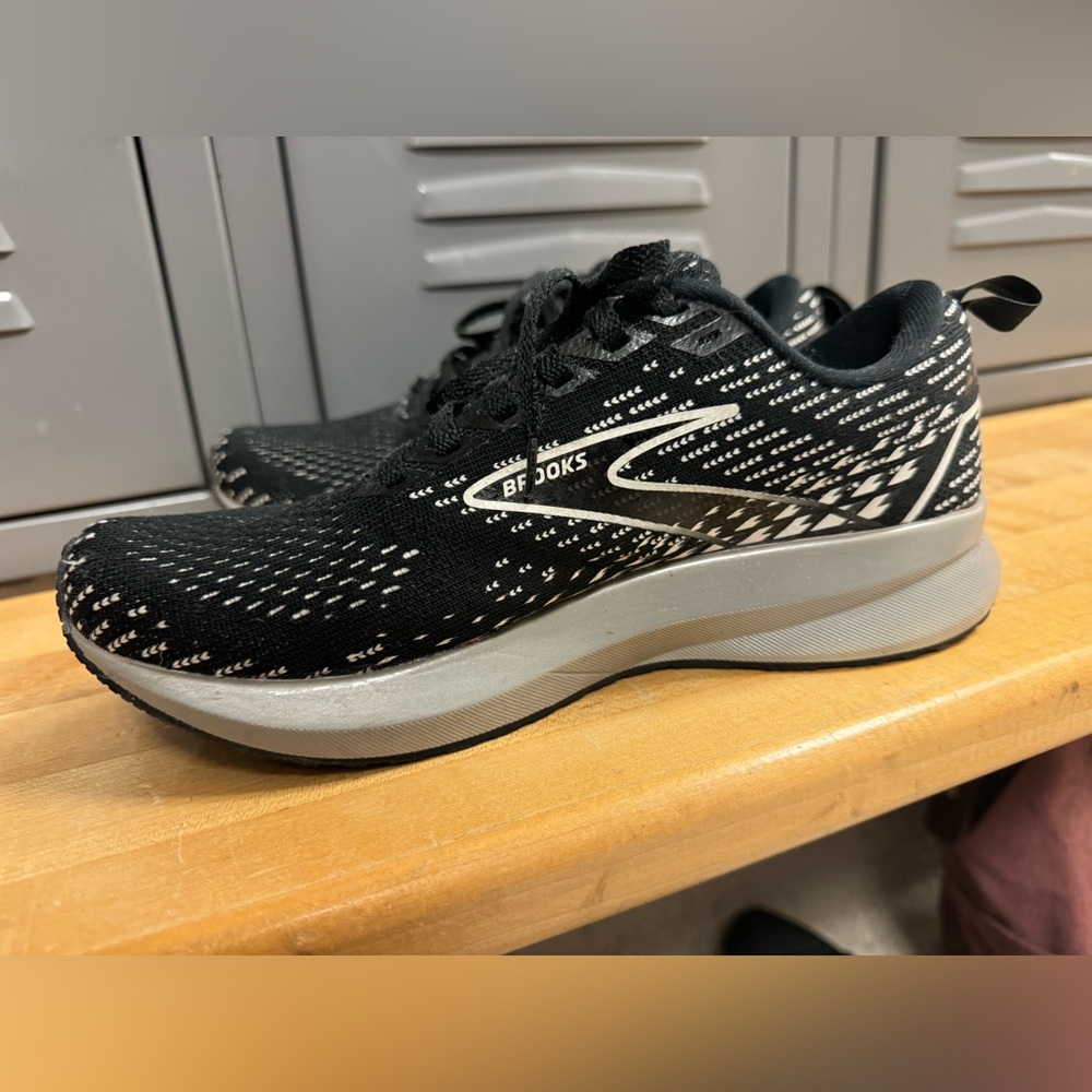 Brooks levitate size 7.5